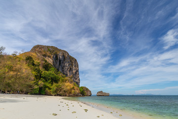 Naklejka premium Poda island,beautiful white beach with tree tropical sea for holidays and relaxation in krabi,thailand