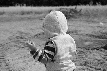 enfant noir et blanc