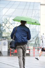 gens personnes pluie parapluie
