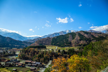 Fototapeta na wymiar Shirakawa-go is a mountain village, the village's area is 95.7% mountainous forests, and the landscape scenery is beautiful surrounding the village