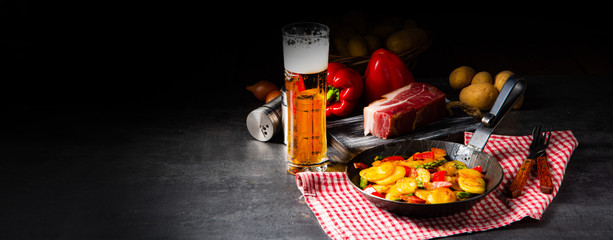 Fried potatoes with smoked bacon, green asparagus and paprika.