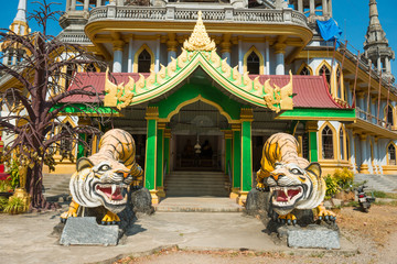 Fototapeta na wymiar Statues of tigers at entrance to buddhist pagoda Tham Sua near Tiger Cave Temple in Krabi, Thailand