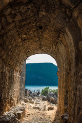 Obraz premium a gate opening to meditarenean sea