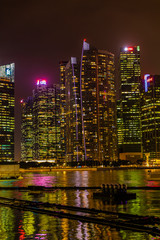 Naklejka premium SINGAPORE CITY, SINGAPORE - APRIL 25, 2019: Marina Bay Sands at night.