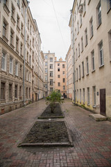 Fototapeta na wymiar courtyard in the historical part of Saint Petersburg city.