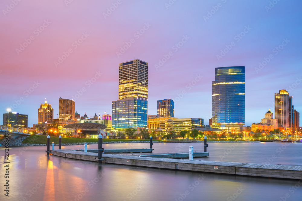 Wall mural milwaukee, wisconsin, usa downtown city skyline on lake michigan