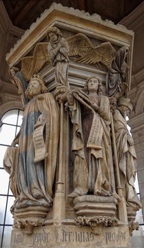 D&eacute;tail du puits de Mo&iuml;se &agrave; Dijon, France