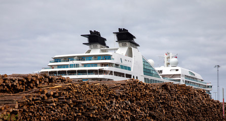 Cruiseship Ms Seabourn Guest fra Nassau departure from Brønnøysund port	