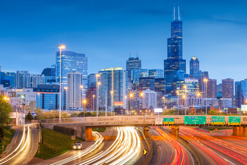Fototapeta na wymiar Chicago, Illinois, USA downtown skyline over highways