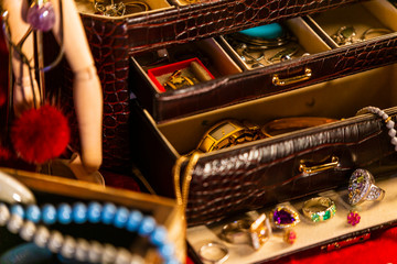 Ausbreiten der Schmuckschatulle