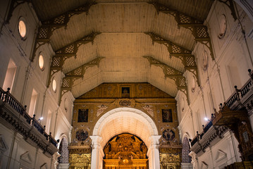 Church roof and sculptors