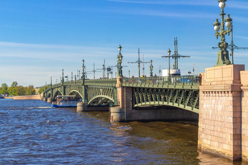 Naklejka premium Trinity bridge on the Neva river