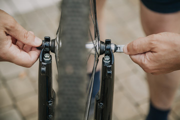 Dismantling wheel of  modern bike
