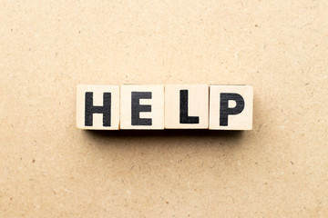 Obraz premium Alphabet letter block in word help on wood background