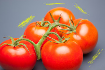 Tomates, rojos y frescos, llenos de vitaminas;  se pueden comer crudos o cocinados, se pueden hacer...