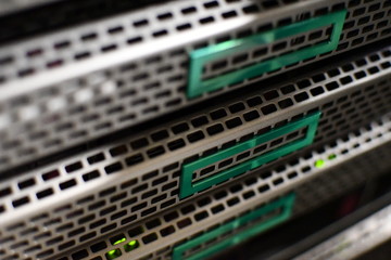 3 Server HP Proliant DL360 Gen9 con griglia di sicurezza