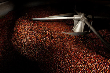 Roasting coffee air cooling