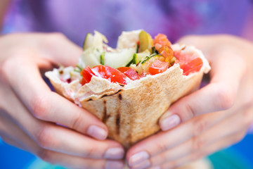 Vegetable wrap with tomatoes, courgettes and sauce