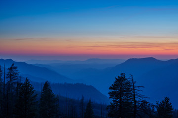 Naklejka na ściany i meble Yosemite Nationalpark goes into blue hour