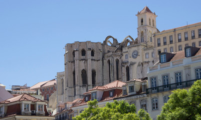 Obraz premium The ruins of the church do Carmo. Central street of Lisbon. Portugal. 