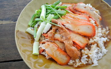 Roasted pork with sweet gravy on rice
