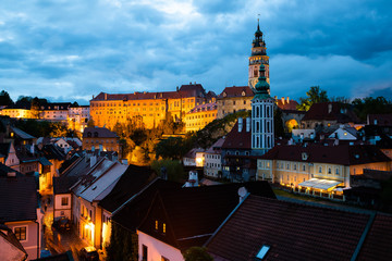 Obraz premium Panoramic landscape view of the historic city of Cesky Krumlov during sunset with famous Cesky Krumlov Castle, Church city is on a UNESCO World Heritage Site captured during spring