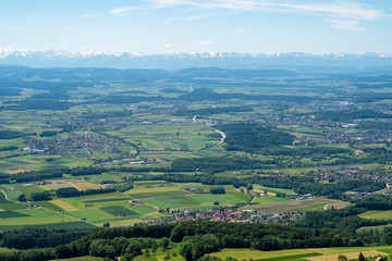 Fototapeta na wymiar Aussicht vom Jura über das Mittelland bis in die Berner Alpen mit Eigen, Mönch und Jungfrau