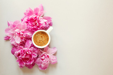 Obraz na płótnie Canvas morning cup of coffee and fresh beautiful spring pink peony flowers on light background, top view, flat layout, copy space