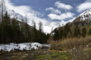 Fototapeta premium Chiareggio Valley in early spring