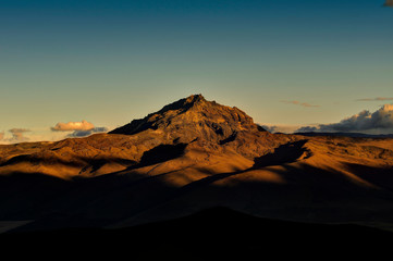 Fototapeta na wymiar Volcán Sincholagua visto desde la cumbre del volcán Pasochoa.