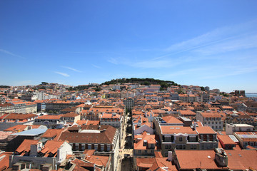 Fototapeta na wymiar old town of lisbon in portugal, sao jorge castle in the background