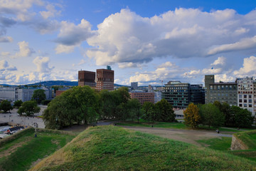Fototapeta na wymiar Oslo City Hall and Oslo cityscape from the sea during warm summer day