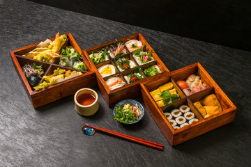 和風弁当　Japanese cuisine noodles and sushi