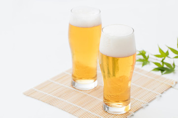 グラスに注がれたビール　beer