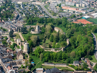 Fototapeta na wymiar vue aérienne du château de Gisors dans l'Oise en France