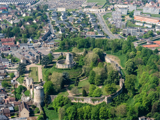 vue aérienne du château de Gisors dans l'Oise en France