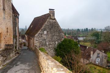 Limeuil, in the Dordogne-Périgord region in Aquitaine, France. Medieval village with typical houses perched on the hill, overlooking the confluence of the Dordogne and Vézère rivers.