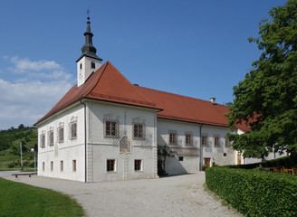 SCHLOSS JARENINA . WEINGUT DVERI PAX . SLOWENIEN