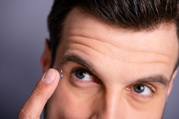 Naklejka premium Close up cropped view photo of concentrated lovely pretty handsome millennial use have doctors office service want good eye vision hold hand finger look isolated grey background