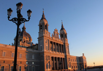 Obraz premium Catedral de la Almudena en Madrid