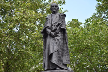 Details on Statue of Gladstone at Aldwych, London, nearby to the Royal Courts of Justice and opposite Australia House. William Ewart Gladstone (1809 - 1898) was a British Liberal politician. -