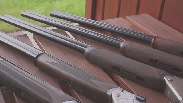 six hunting double-barreled shotguns are on the table in the dash