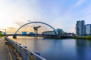 Fototapeta na wymiar The Clyde Arc Bridge or the Squinty Bridge crossing the river Clyde in twilight in Glasgow , Scotland , UK