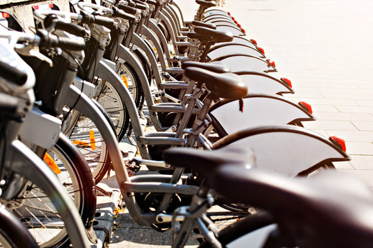 Bicycles that abreast waiting for people to travel around the city