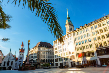 Obraz premium Marienlatz in Munich Bavaria Germany very early in the morning. Brands edited out