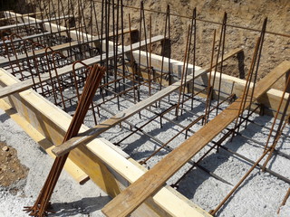 Cemento armato nel cantiere edile - lavori in corso