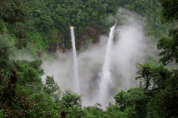 Fototapeta na wymiar Tadfan Waterfall , Beautiful waterfall in Laos.
