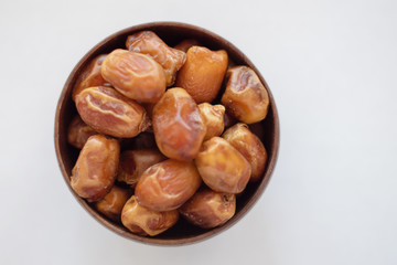 dried figs in a wooden bowl
