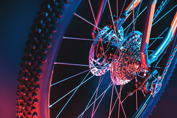 mountain bicycle wheel. chain. gearshift. transmission. - obrazy, fototapety, plakaty