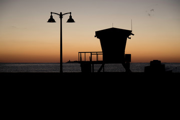 Naklejka premium LIFEGUARD STATION AT A BEACH DURING SUNRISE